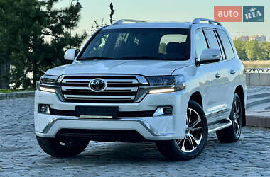 Внедорожник / Кроссовер Toyota Land Cruiser 2017 в 