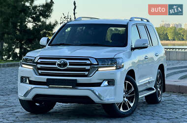 Внедорожник / Кроссовер Toyota Land Cruiser 2017 в 