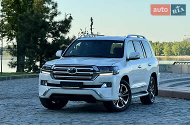 Внедорожник / Кроссовер Toyota Land Cruiser 2017 в 