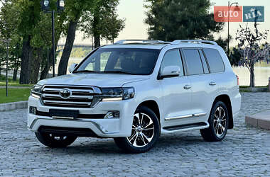 Внедорожник / Кроссовер Toyota Land Cruiser 2017 в 