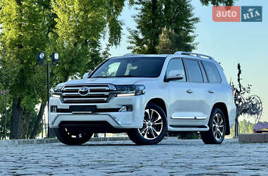 Внедорожник / Кроссовер Toyota Land Cruiser 2017 в 