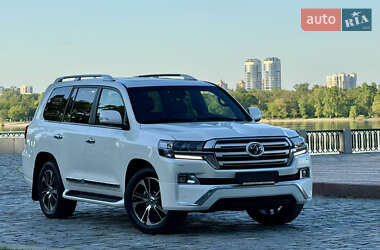 Внедорожник / Кроссовер Toyota Land Cruiser 2017 в 
