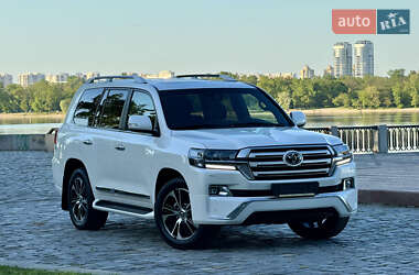 Внедорожник / Кроссовер Toyota Land Cruiser 2017 в 