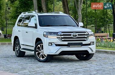 Внедорожник / Кроссовер Toyota Land Cruiser 2017 в 