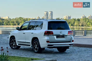 Внедорожник / Кроссовер Toyota Land Cruiser 2017 в 