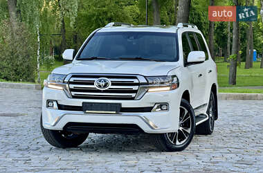 Внедорожник / Кроссовер Toyota Land Cruiser 2017 в 