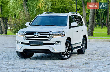 Внедорожник / Кроссовер Toyota Land Cruiser 2017 в 