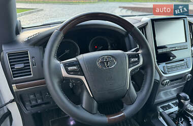 Внедорожник / Кроссовер Toyota Land Cruiser 2017 в 
