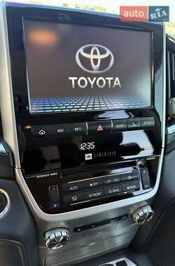 Внедорожник / Кроссовер Toyota Land Cruiser 2016 в 