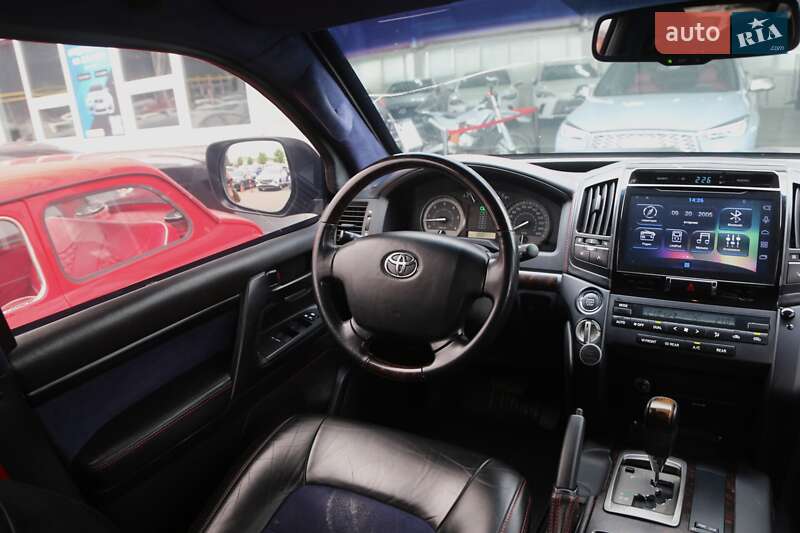 Внедорожник / Кроссовер Toyota Land Cruiser 2011 в Киеве