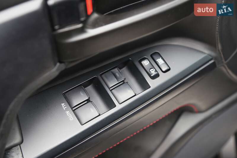 Внедорожник / Кроссовер Toyota Land Cruiser 2011 в Киеве