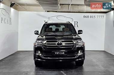 Внедорожник / Кроссовер Toyota Land Cruiser 2018 в 