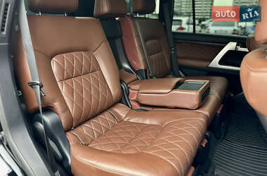 Внедорожник / Кроссовер Toyota Land Cruiser 2017 в 