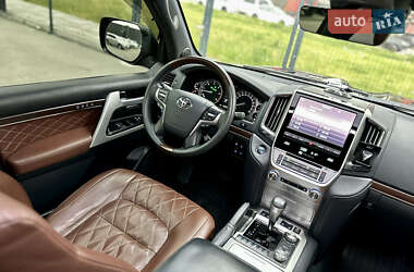 Внедорожник / Кроссовер Toyota Land Cruiser 2017 в 