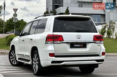 Позашляховик / Кросовер Toyota Land Cruiser 2017 в 