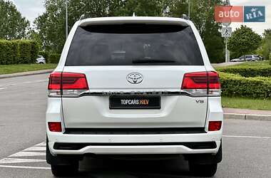 Позашляховик / Кросовер Toyota Land Cruiser 2017 в 