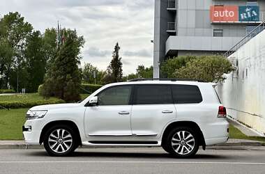 Позашляховик / Кросовер Toyota Land Cruiser 2017 в 
