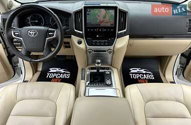 Позашляховик / Кросовер Toyota Land Cruiser 2017 в 