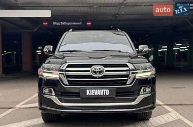 Внедорожник / Кроссовер Toyota Land Cruiser 2017 в 