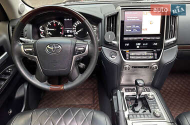 Внедорожник / Кроссовер Toyota Land Cruiser 2017 в 