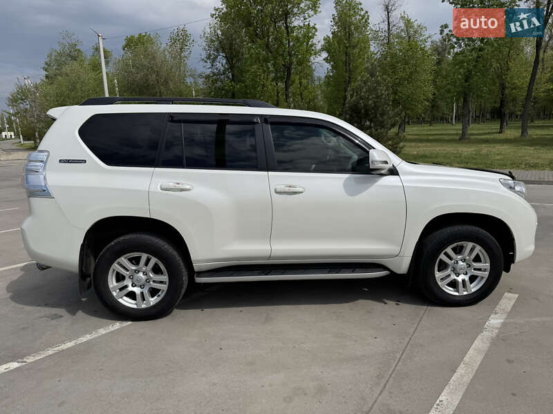 Внедорожник / Кроссовер Toyota Land Cruiser 2012 в Синельниково