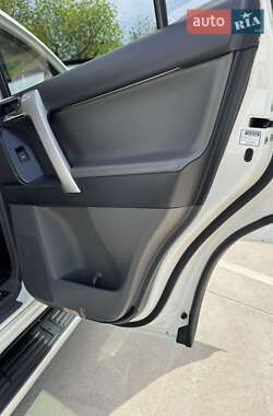 Внедорожник / Кроссовер Toyota Land Cruiser 2012 в 