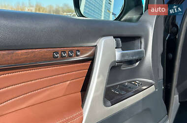 Позашляховик / Кросовер Toyota Land Cruiser 2020 в 