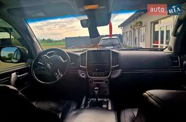 Внедорожник / Кроссовер Toyota Land Cruiser 2018 в 