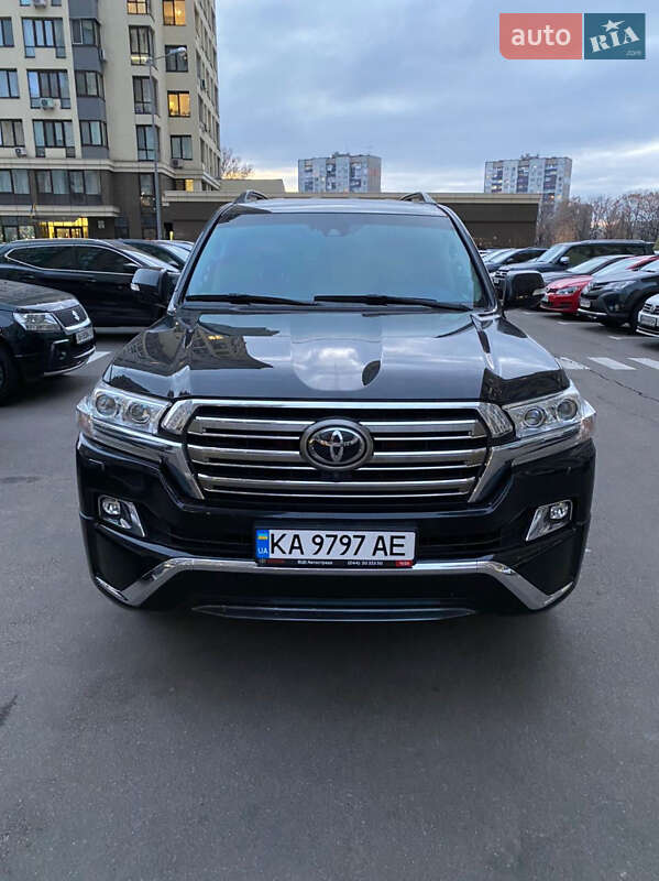 Позашляховик / Кросовер Toyota Land Cruiser 2017 в 