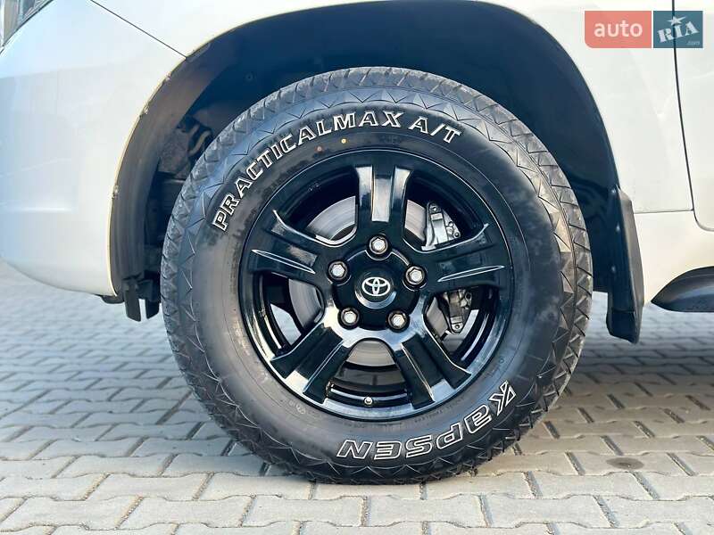 Позашляховик / Кросовер Toyota Land Cruiser 2008 в Луцьку