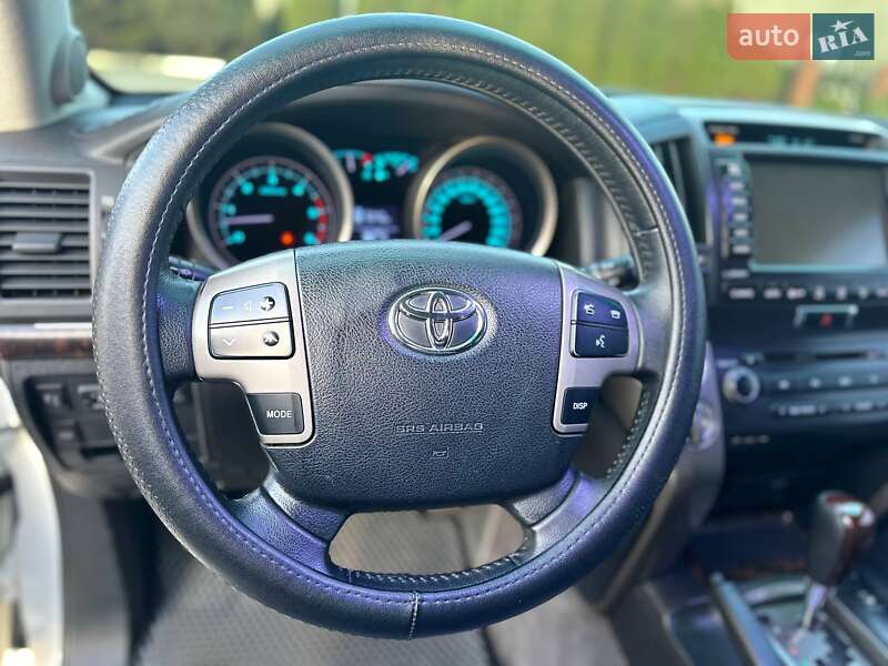 Позашляховик / Кросовер Toyota Land Cruiser 2008 в Луцьку