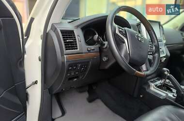 Внедорожник / Кроссовер Toyota Land Cruiser 2018 в 
