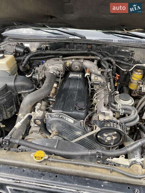 Внедорожник / Кроссовер Toyota Land Cruiser 2003 в Черновцах