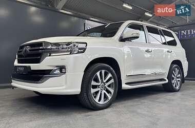 Внедорожник / Кроссовер Toyota Land Cruiser 2019 в 