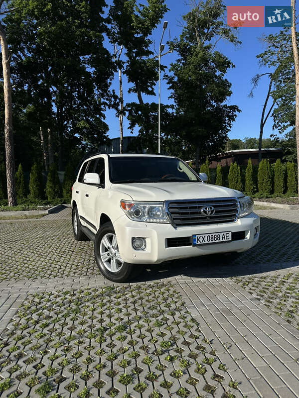 Внедорожник / Кроссовер Toyota Land Cruiser 2012 в 
