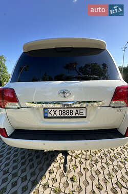 Внедорожник / Кроссовер Toyota Land Cruiser 2012 в 