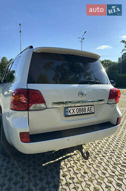 Внедорожник / Кроссовер Toyota Land Cruiser 2012 в 