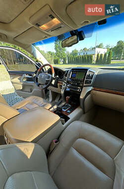 Внедорожник / Кроссовер Toyota Land Cruiser 2012 в 