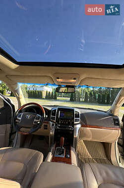 Внедорожник / Кроссовер Toyota Land Cruiser 2012 в 