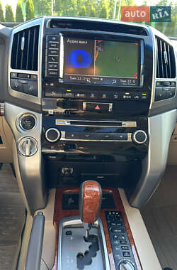 Внедорожник / Кроссовер Toyota Land Cruiser 2012 в 