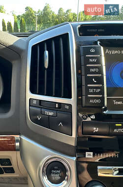 Внедорожник / Кроссовер Toyota Land Cruiser 2012 в 