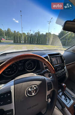 Внедорожник / Кроссовер Toyota Land Cruiser 2012 в 