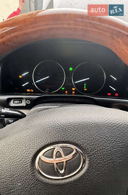 Внедорожник / Кроссовер Toyota Land Cruiser 2004 в 