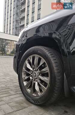 Позашляховик / Кросовер Toyota Land Cruiser 2012 в 