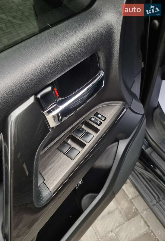 Внедорожник / Кроссовер Toyota Land Cruiser 2012 в Днепре