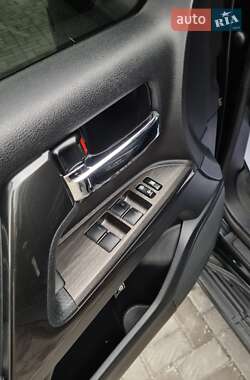 Позашляховик / Кросовер Toyota Land Cruiser 2012 в 