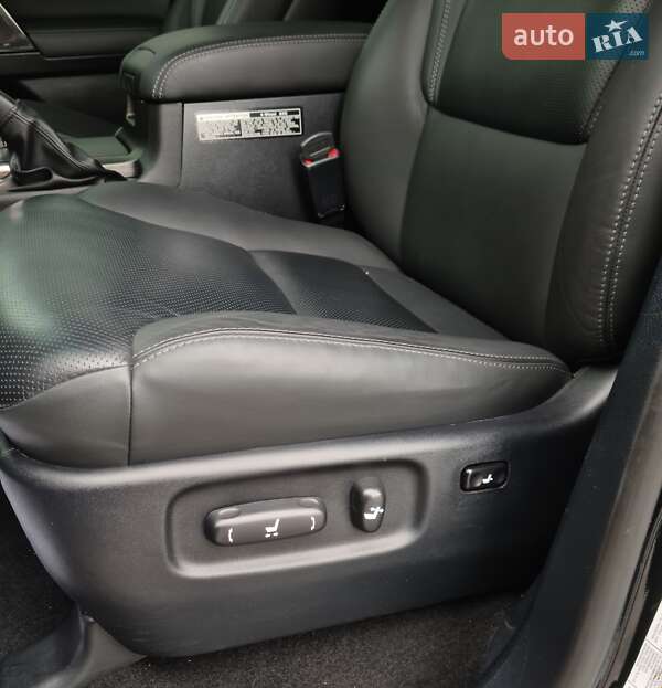 Внедорожник / Кроссовер Toyota Land Cruiser 2012 в Днепре