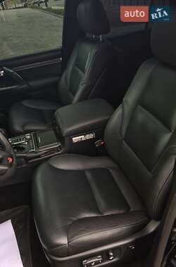 Позашляховик / Кросовер Toyota Land Cruiser 2012 в 