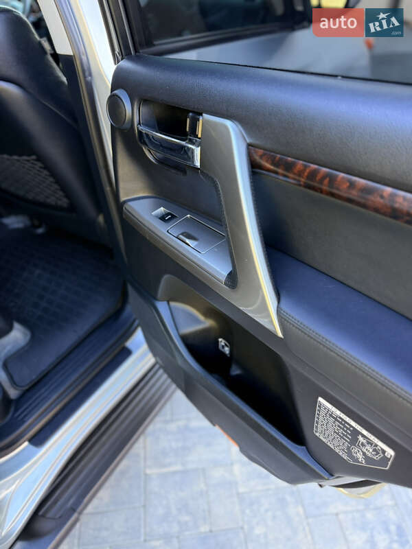 Позашляховик / Кросовер Toyota Land Cruiser 2013 в Луцьку