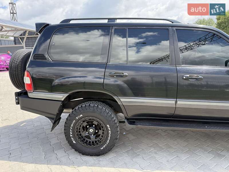 Позашляховик / Кросовер Toyota Land Cruiser 2006 в Звягелі